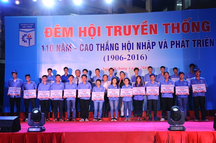 dem-hoi-truyen-thong-2016-6.jpg