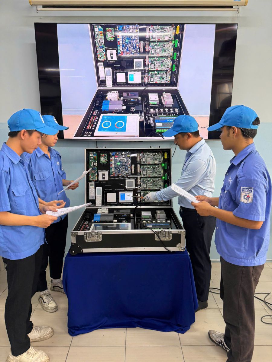 Vai trò của người thầy dạy nghề trong thời đại AI và giáo dục nghề nghiệp - Ảnh 1.