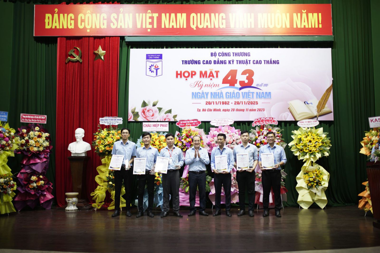 Hop mạt Nhà giáo Việt Nam 2025