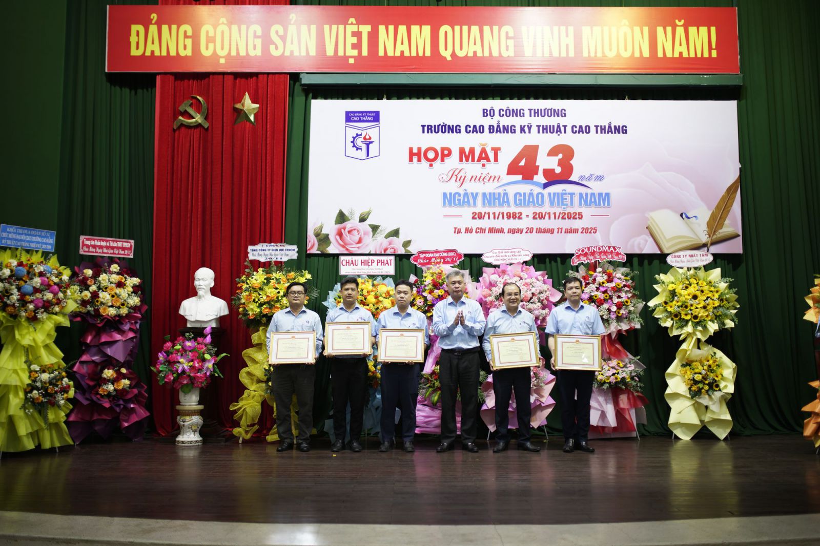 Hop mạt Nhà giáo Việt Nam 2025